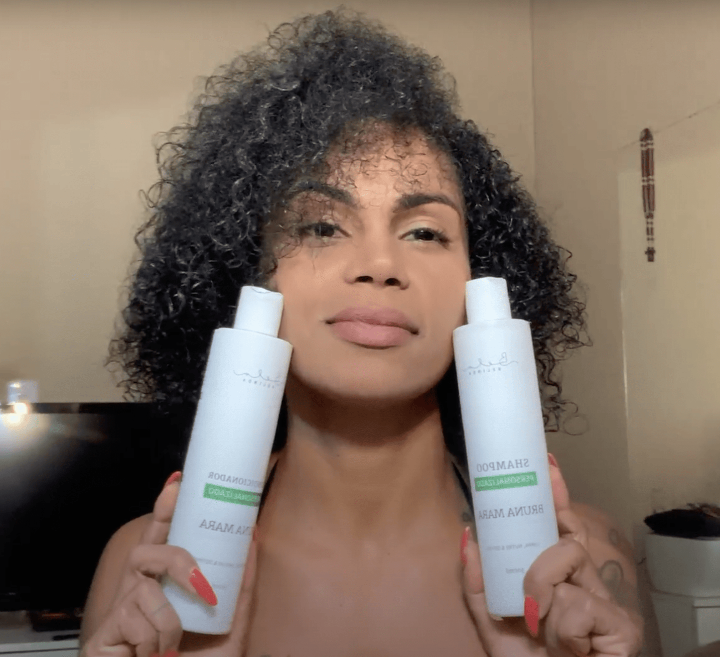 Bela Belinda Tratamento Biocompatível para Cabelos Cacheados.