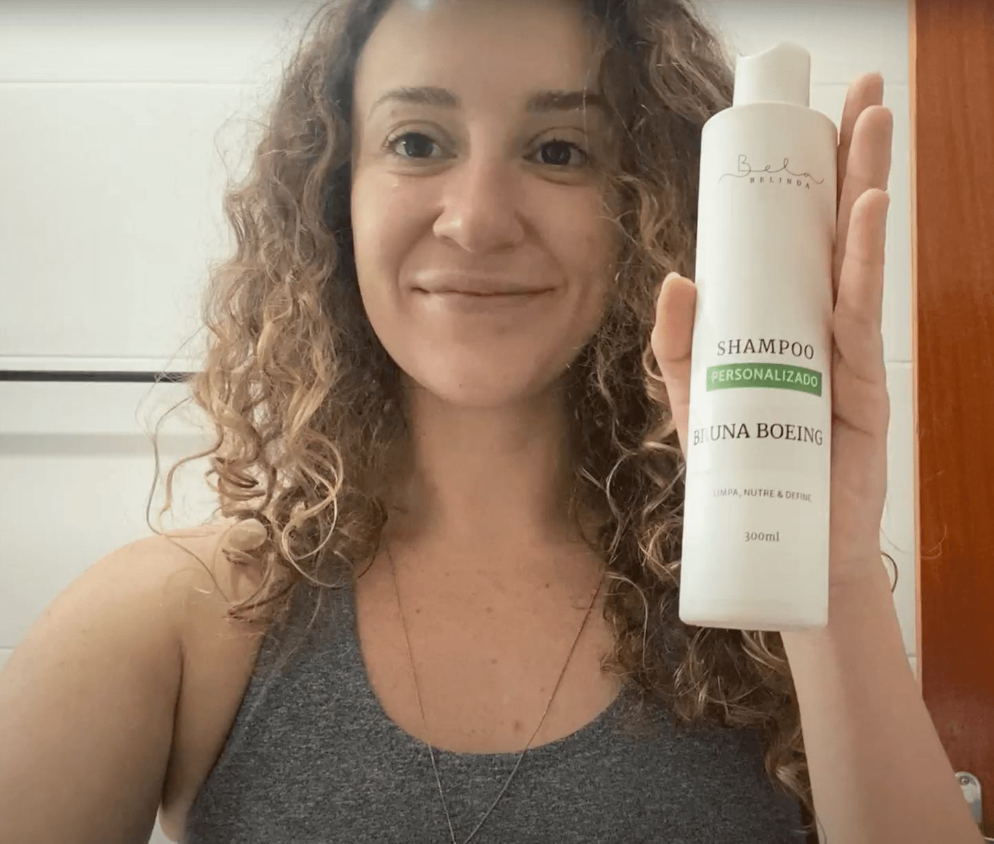 Bela Belinda Tratamento Biocompatível para Cabelos Cacheados.